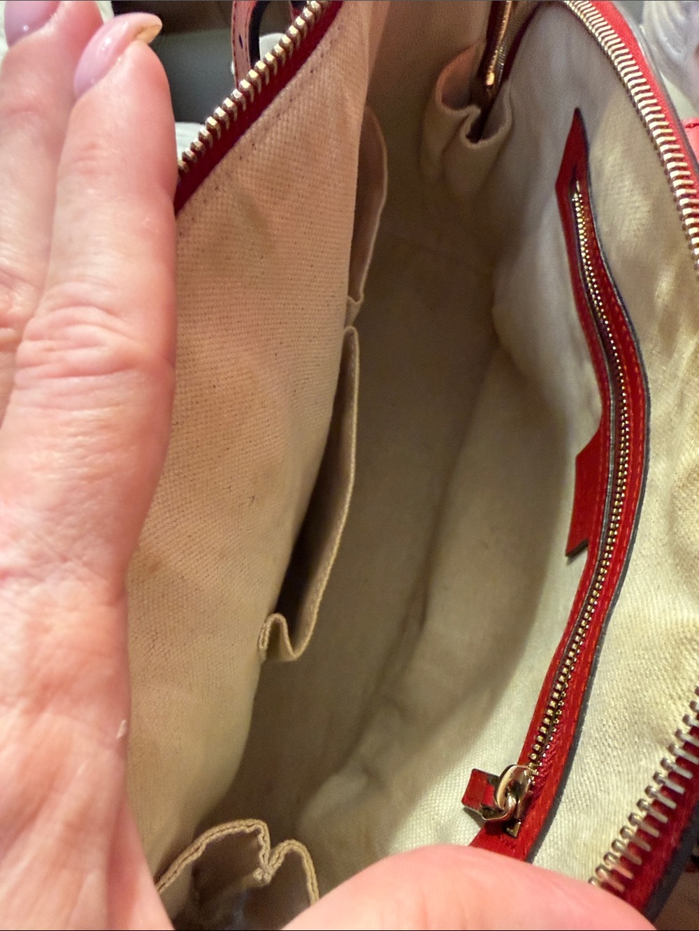 GUCCI Beige GG Supreme Satchel w/Red Leather Trim, dust bag, detachable Gucci - Picture 7 of 12